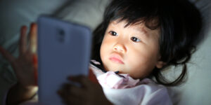 Smartphone und Kurzsichtigkeit bei Kindern